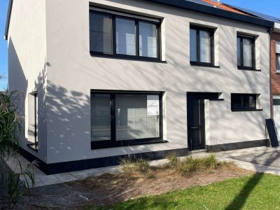 gevel-te-wevelgem-door-isoboost-vooraanzicht-scaled.jpg