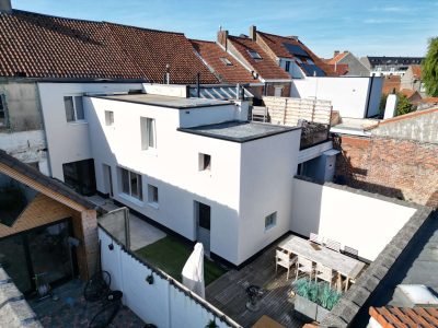 voorgevel-erna-harelbeke-isoboost-gevelrenovatie-zijaanzicht-achter-scaled.jpg