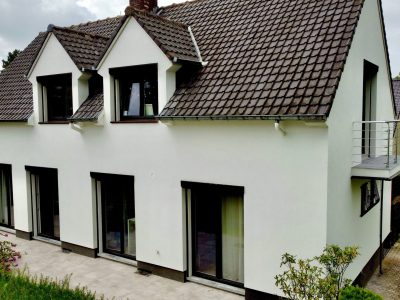 voorgevel-erna-zaventem-isoboost-gevelrenovatie-zijaanzicht-rechts-scaled.jpg