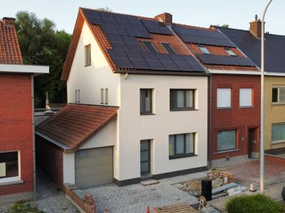 zijaanzicht-gevelrenovatie-harelbeke-isoboost.jpg