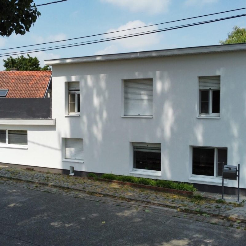 zijaanzicht-gevelrenovatie-te-assende-isoboost-erna.jpg
